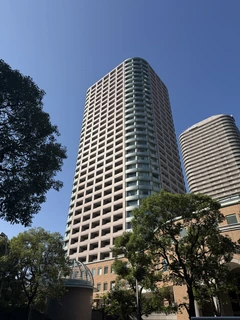 手前の棟