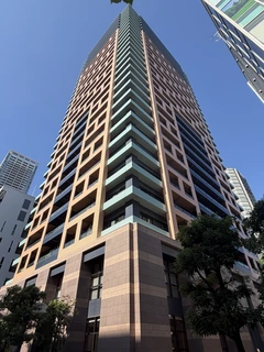 ファミール月島グランスイートタワーの外観