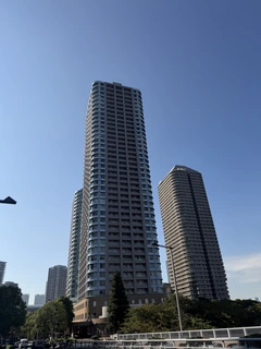 中央の高い棟