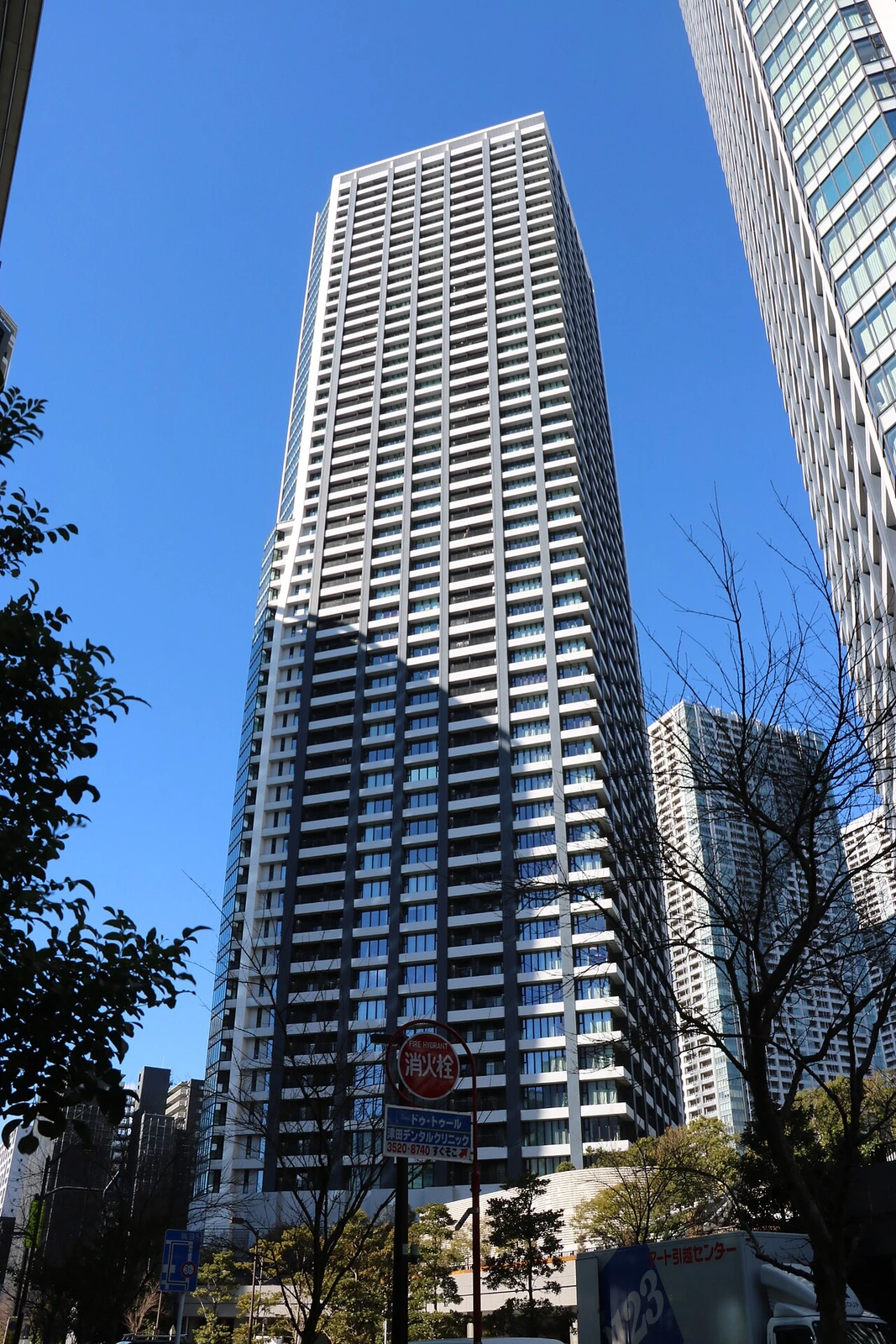 ドゥ・トゥール WESTの外観