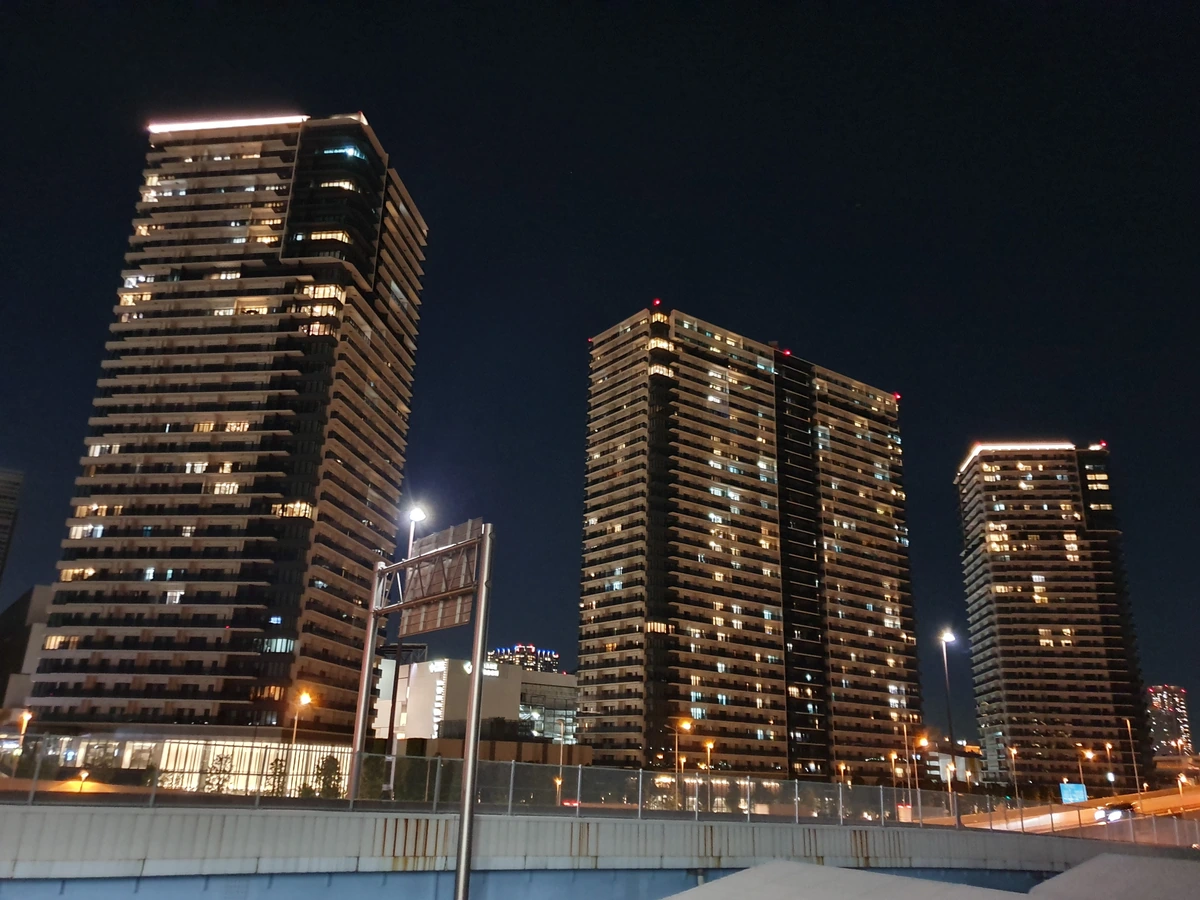 シティタワーズ東京ベイ（3棟の夜景／2021年7月撮影）